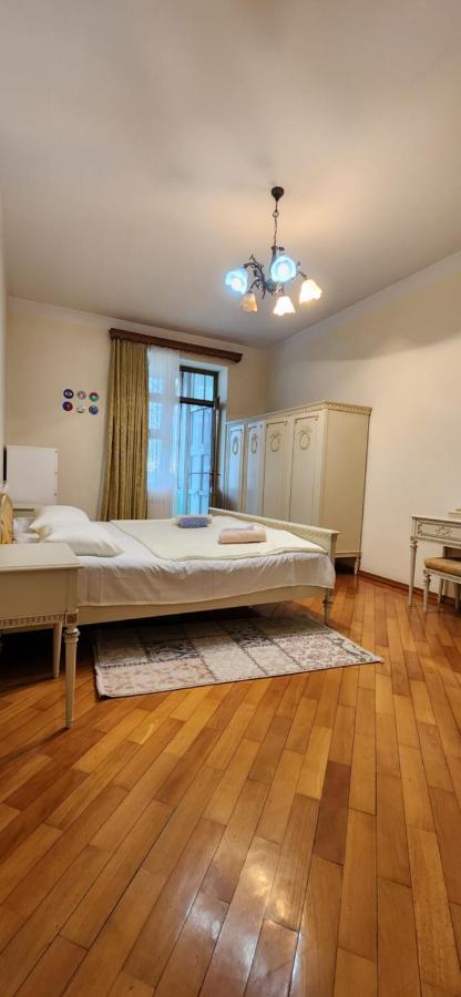 Gelahouse Aparthotel Батуми Екстериор снимка