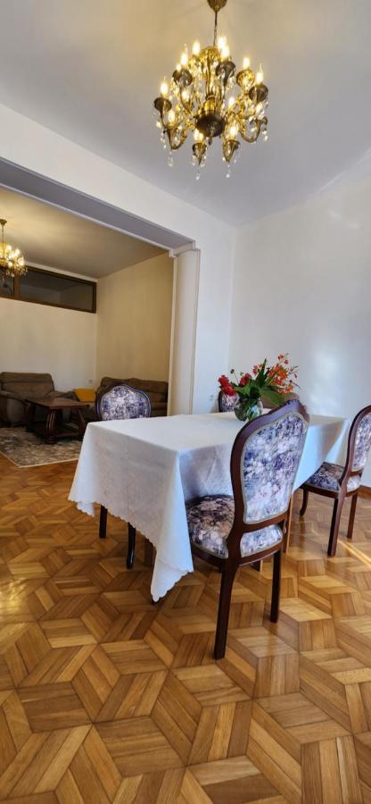 Gelahouse Aparthotel Батуми Екстериор снимка